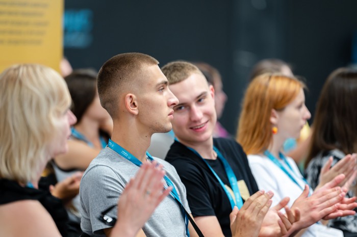 Регулярная и хаотическая динамика