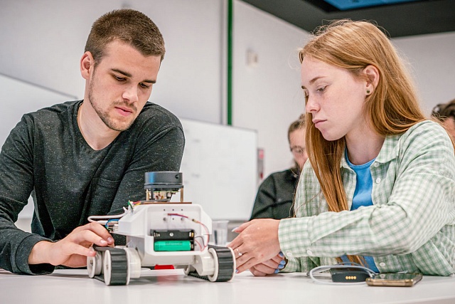 Абитуриенты Университета «Сириус» погрузились в атмосферу предстоящей учебы и получили долгожданные офферы