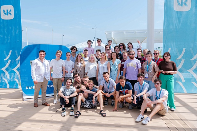 В «Сириусе» студенты из IT-сферы создали приложения для генерации идей и поиска рецептов