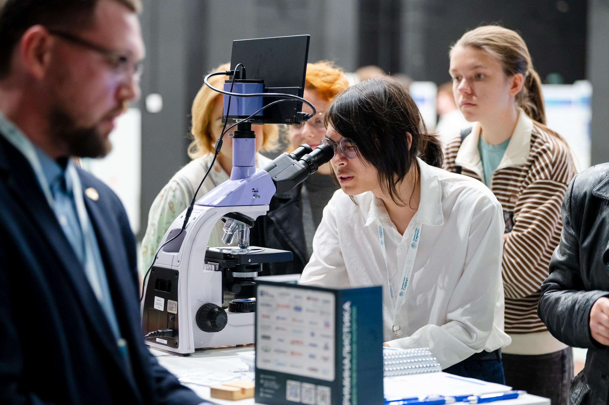 Ключевые вызовы и перспективы в области генетики — начал работу форум «Сириус. ТехноГенетика»