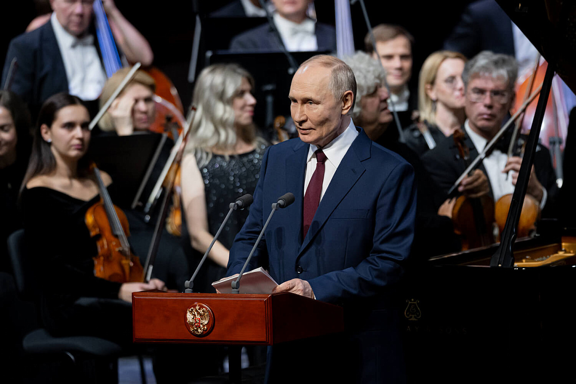 Владимир Путин поздравил Сириус с 10-летием со сцены нового Концертного центра